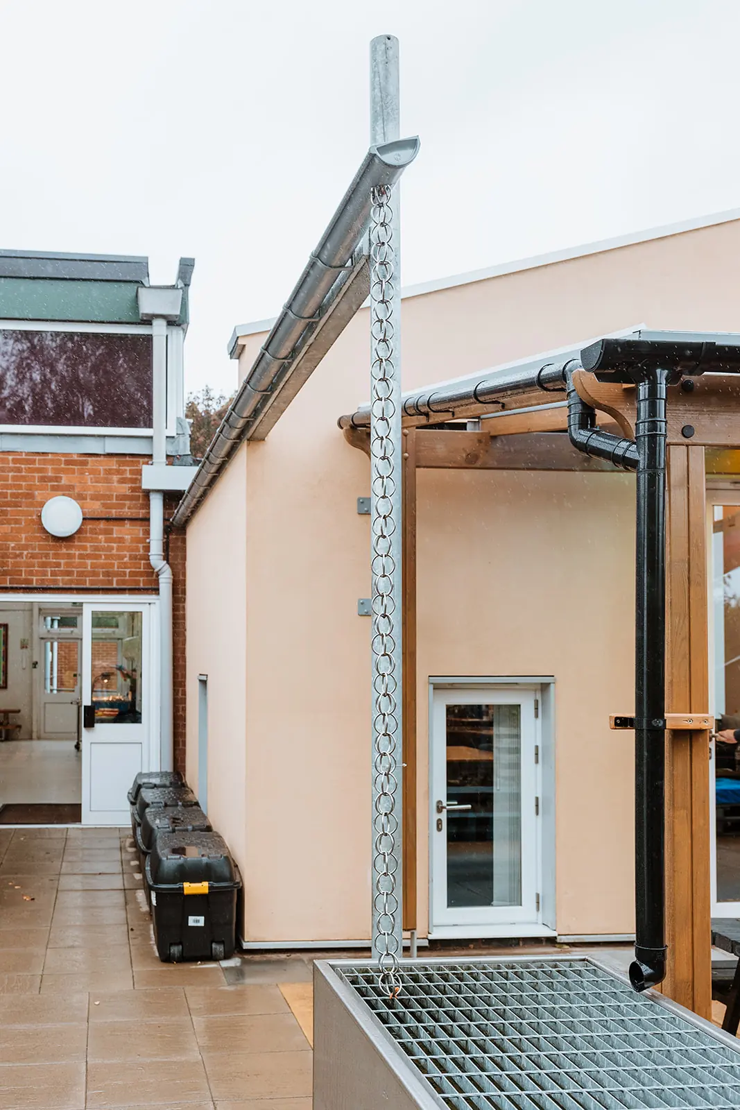 Exterior rain chain - Longden school - Classroom extension
