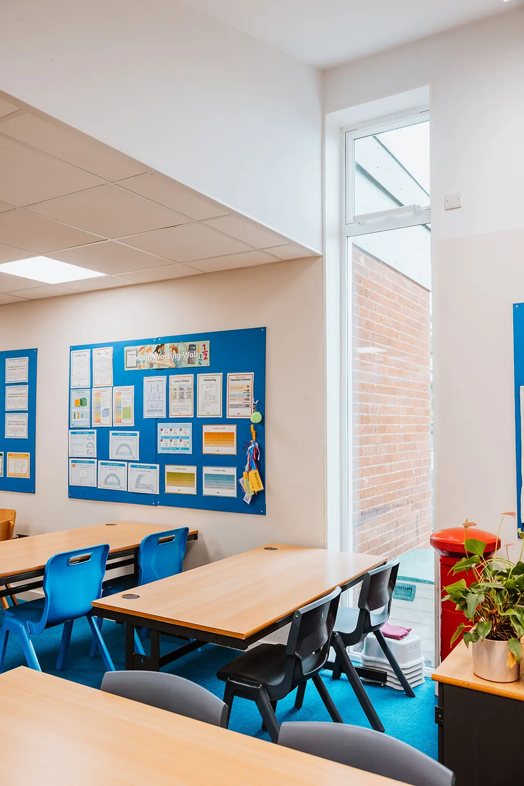 Classroom tall window - Longden school - Classroom extension