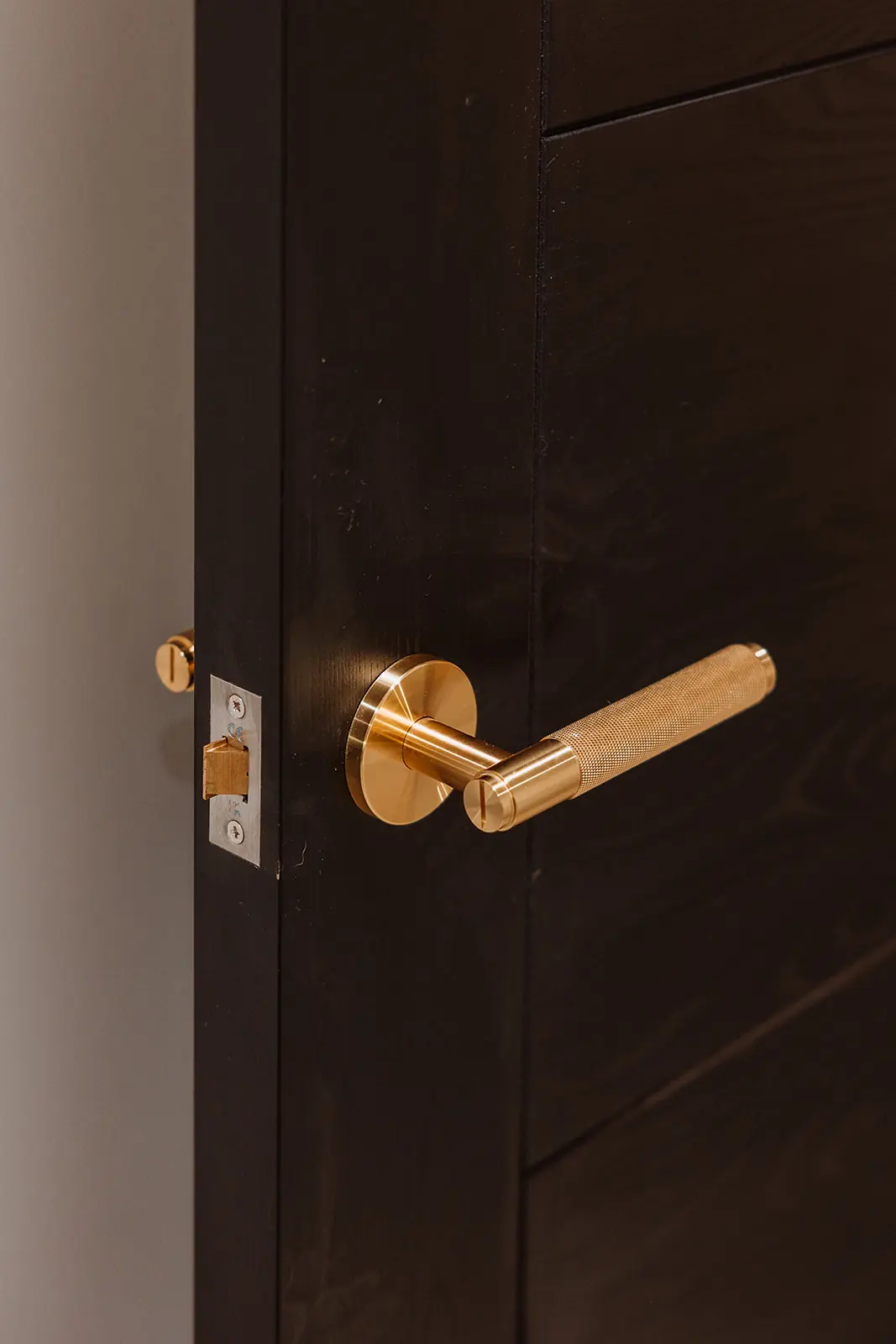 Door handle detail - SMC Custom installs - Mezzanine offices