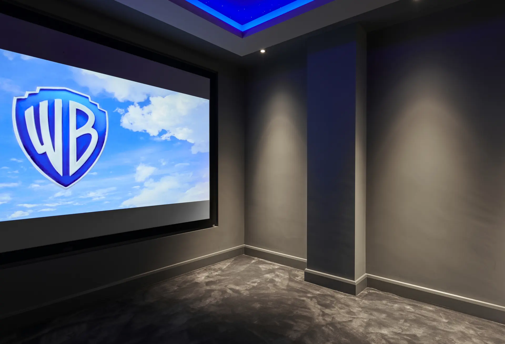 Screen corner - Cinema Room - Private cinema room in Newport